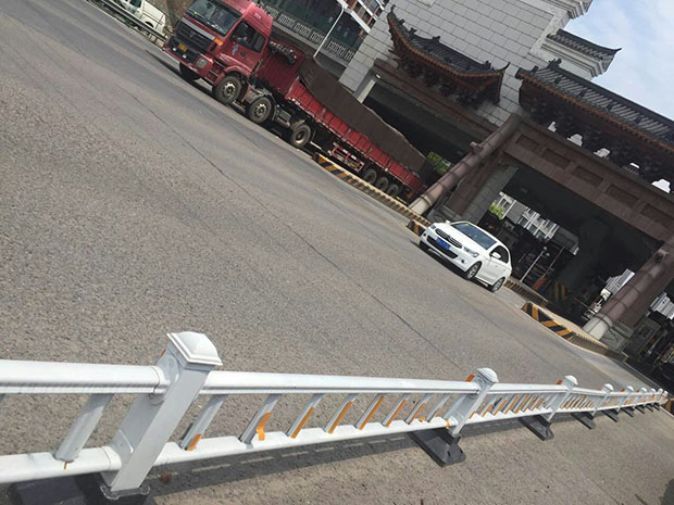 道路護(hù)欄應(yīng)用范圍廣泛的原因是什么